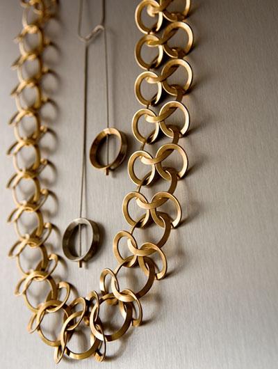 KAREN MILLEN Chunky Chain Statement Necklace in Gold | Endource