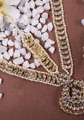 Women Gold Plated And White Kundan And Pearl Embellished Matha Patti