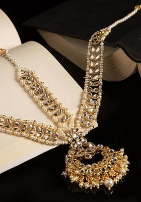 Women Gold Plated And White Kundan And Pearl Embellished Matha Patti