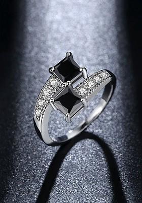 Silver Plated And Black Crystal Studded Adjustable Finger Ring