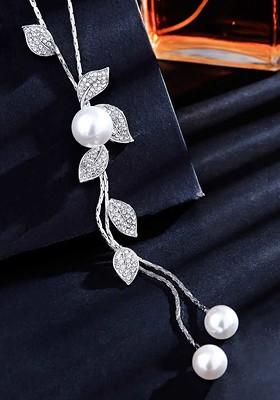 Silver Toned And White Pearl Rhodium Plated Crystal Studded Pendant With Chain