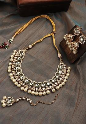 Women Gold Plated White And Green Kundan Studded And Beaded Jewellery Set