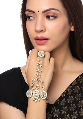 Women Gold Plated And White Brass Kundan Ring Bracelet