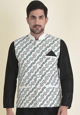 Men Off White Printed Kurta With Trouser And Nehru Jacket