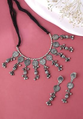 Silver Oxidised Floral And Leaf Shape Fattering Adjustable Choker Necklace Set