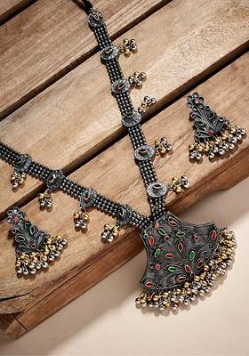 Silver Plated Stone Studded And Pearl Beaded Jewellery Set