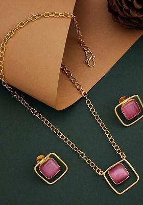 Gold Plated Stone Studded Pendant And Chain With Earrings Set
