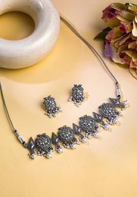 Silver Plated Stone Studded And Beaded Jewellery Set