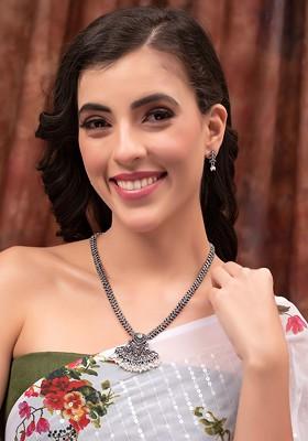 Silver Plated Stone Studded And Beaded Jewellery Set