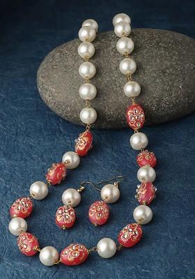 Gold Plated Stone Studded And Pearl Beaded Jewellery Set