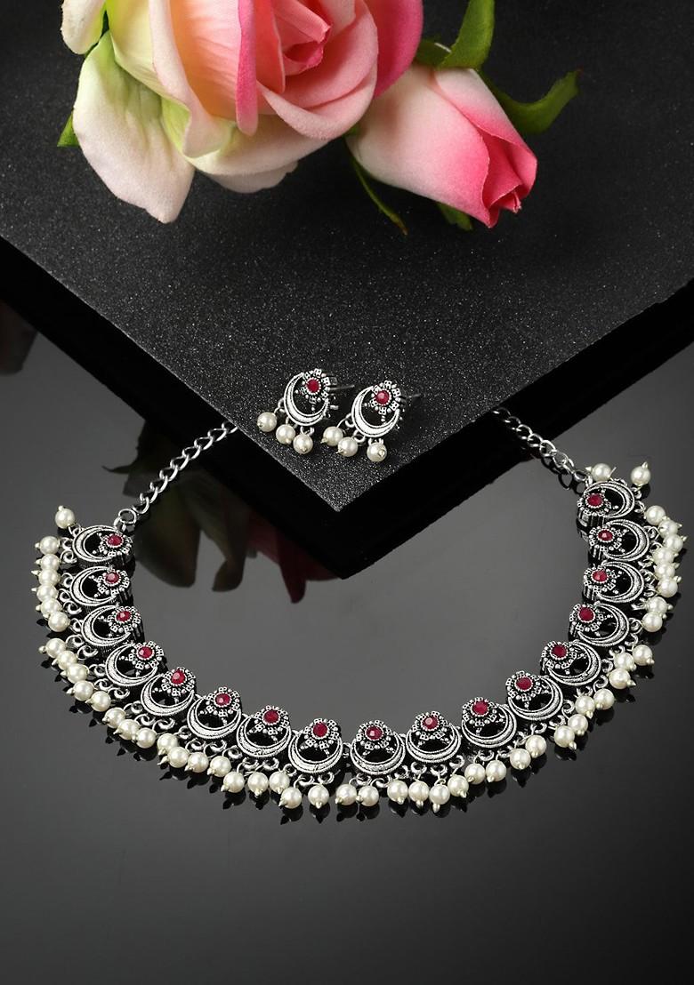 Silver Plated Stone Studded And Pearl Beaded Necklace And Earrings