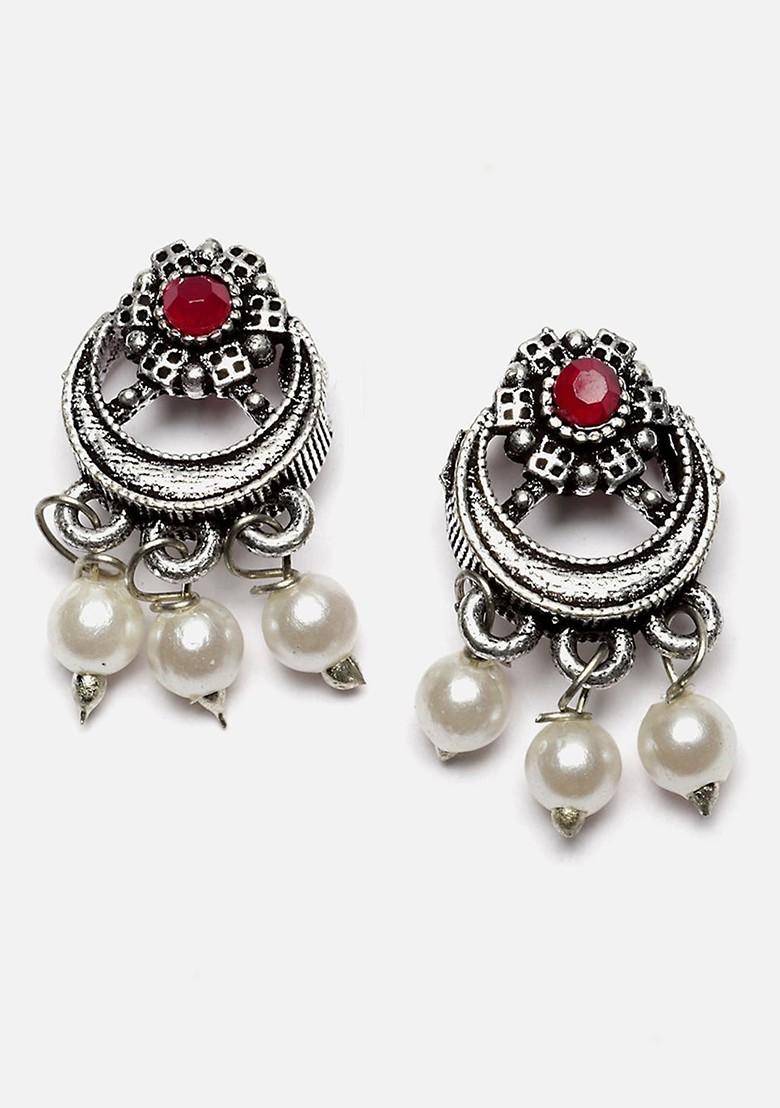 Silver Plated Stone Studded And Pearl Beaded Necklace And Earrings