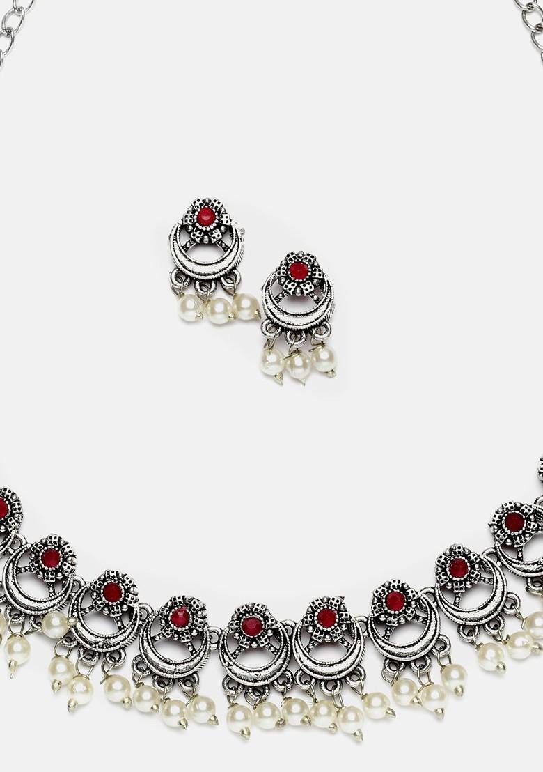Silver Plated Stone Studded And Pearl Beaded Necklace And Earrings