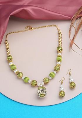 Gold Plated Stone Studded And Pearl Beaded Jewellery Set