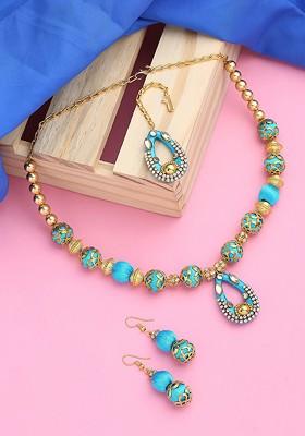 Gold Plated Stone Studded And Pearl Beaded Jewellery Set