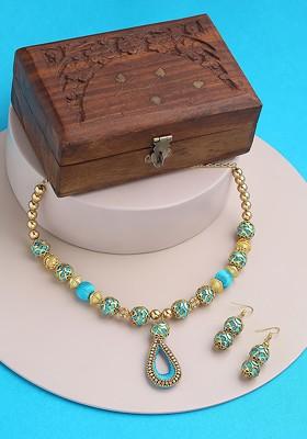 Gold Plated Stone Studded And Pearl Beaded Jewellery Set