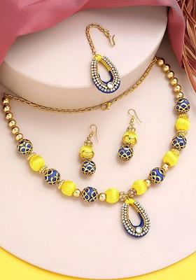 Gold Plated Stone Studded And Pearl Beaded Jewellery Set