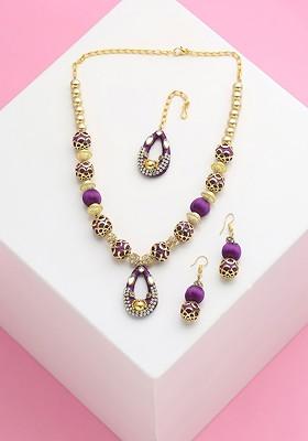 Gold Plated Stone Studded And Pearl Beaded Jewellery Set