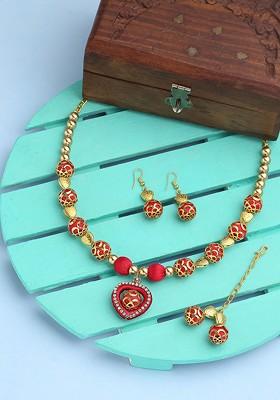 Gold Plated Stone Studded And Pearl Beaded Jewellery Set