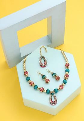 Gold Plated Stone Studded And Pearl Beaded Jewellery Set
