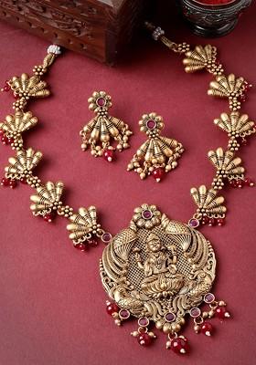 Gold Plated Stone Stud And Pearl Bead Jewellery Set