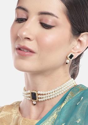 Women Gold-Plated Pearls-Studded Jewellery Set