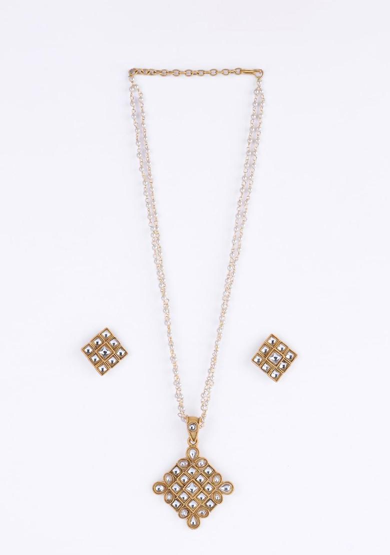 Gold Plated Stone Studded And Beaded Jewellery Set