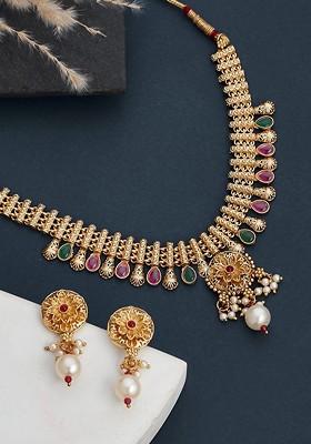 Gold Plated Kundan Stones Studded And Pearl Beaded Jewellery Set