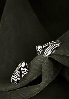 Set Of 2 German Silver Plated Leaf Shaped Textured Oxidised Toe Rings
