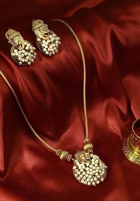 Gold Plated Artificial Stones And Beads Studded Jewellery Set