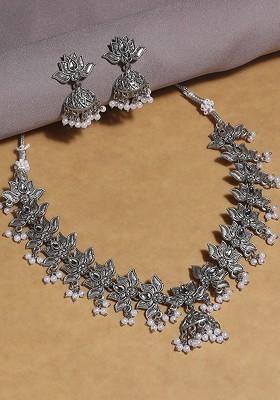 Kundan Stone Studded And Beaded Jewellery Set