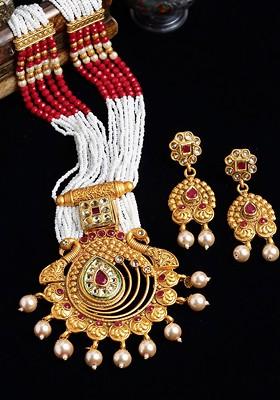 Red Gold Plated Kundan Studded And Beaded Jewellery Set