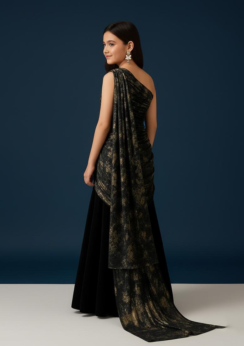 Girls Black Foil Print Chinon Pre Draped Saree Set - Indya