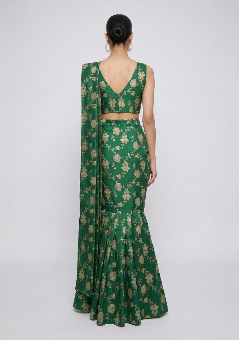 Emerald Green Embroidered Silk Blend Pre Draped Saree Set - Indya