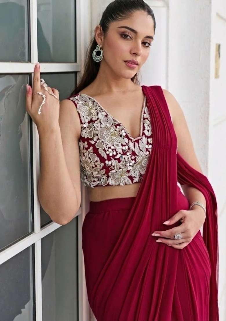 Red Hand Work Embroidered Pre Draped Saree Set - Indya