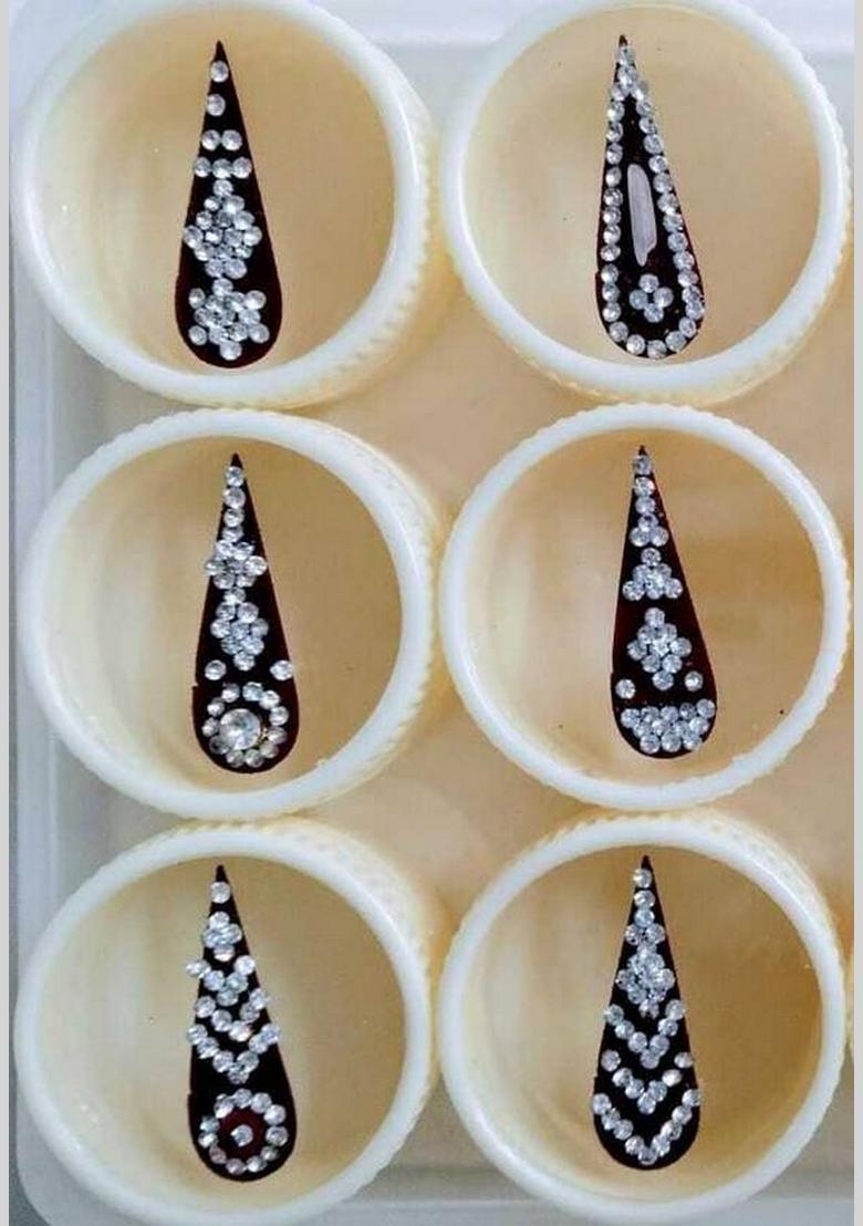 Maroon Fancy Bindi Set - Indya