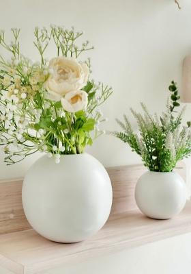 White Metal Ball Flower Vase Premium Look (Set Of 2)