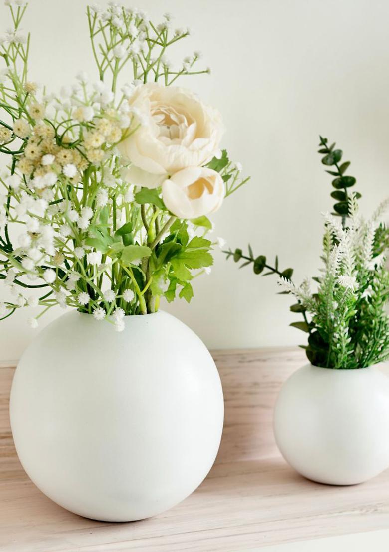 White Metal Ball Flower Vase Premium Look (Set Of 2)