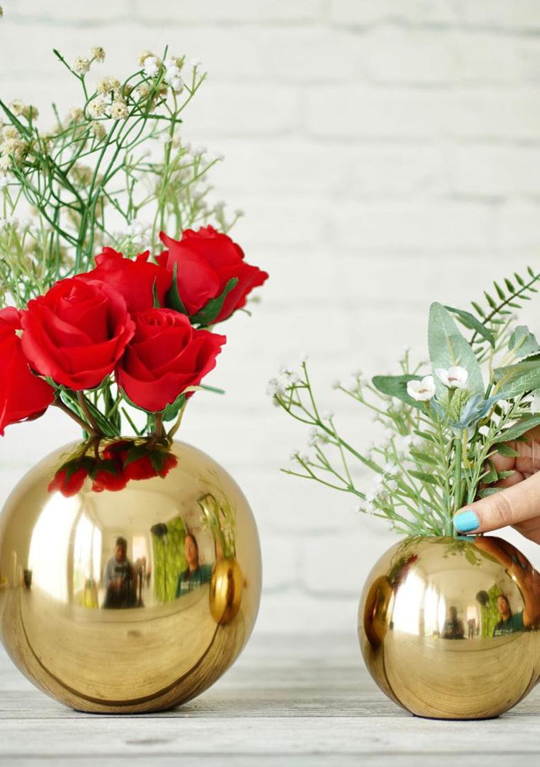 Gold Metal Ball Flower Vase Elegant Design (Set Of 2)