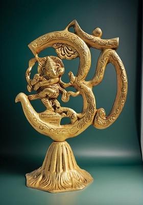 Brass Show Piece Omanesh Stand