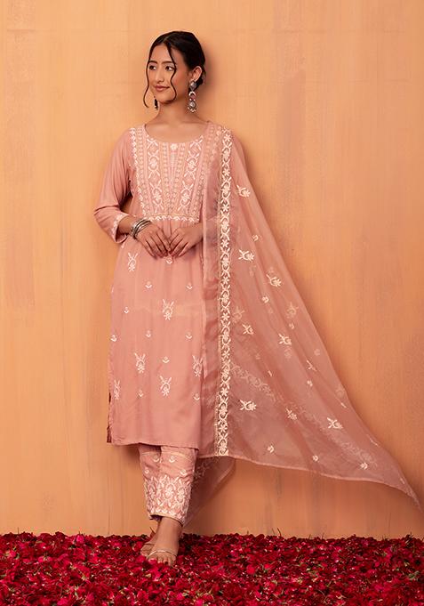 Peach Embroidered Kurta With Pants And Organza Dupatta (Set of 3)