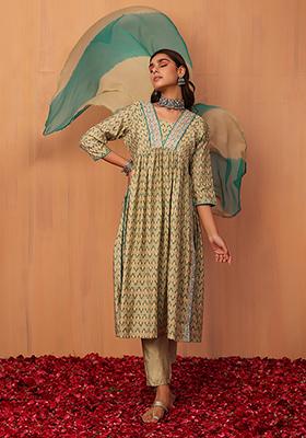 Light Green Foil Print Muslin Kurta With Pants And Dupatta (Set of 3)