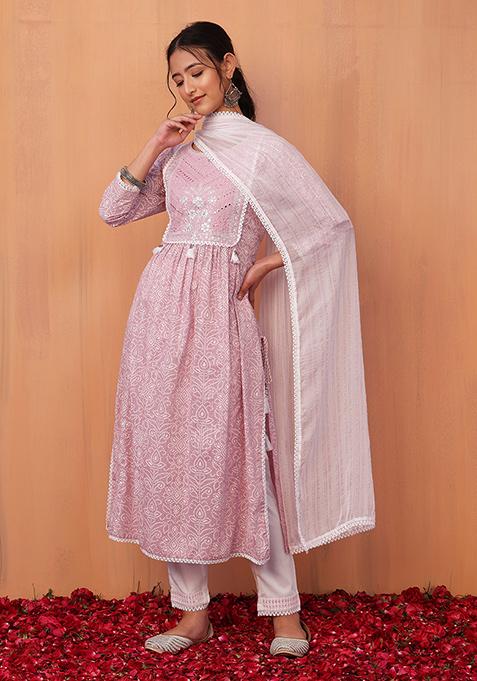 Pastel Pink Bandhani Print Cotton Kurta With Pants And Chiffon Dupatta (Set of 3)