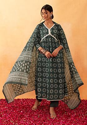 Green Floral Boota Print Cotton Kurta With Pants And Printed Dupatta (Set of 3)