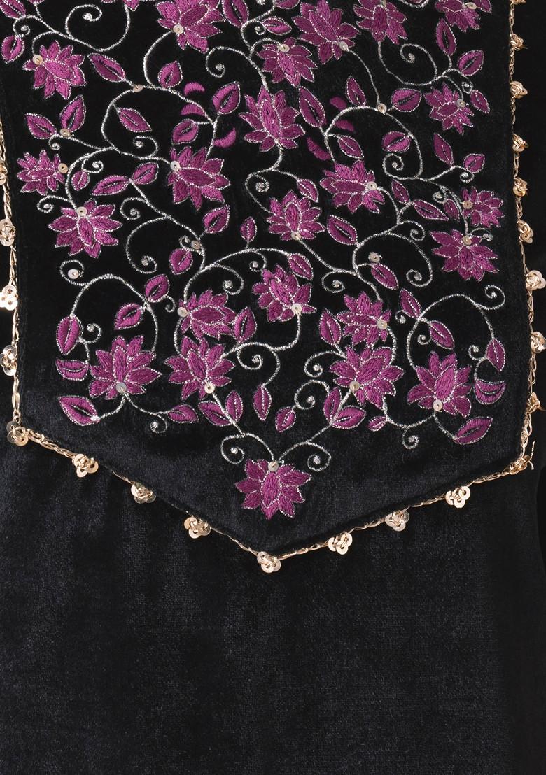 Black Zari Embroidered Velvet Short Kurta With Pants (Set of 2)