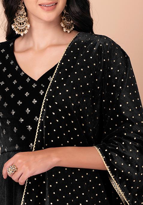 Buy Women Black Foil Zari Lace Detail Velvet Stole - IDP00191 - RTW - Indya