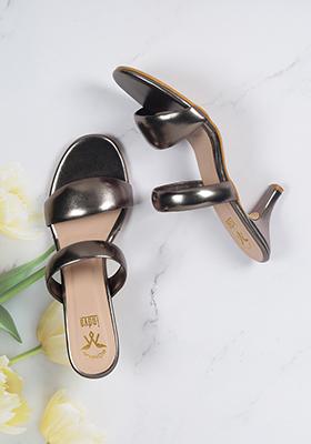 Silver Metallic Finish Kitten Heels