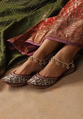 White Gold Tone Kundan And Pearl Anklets