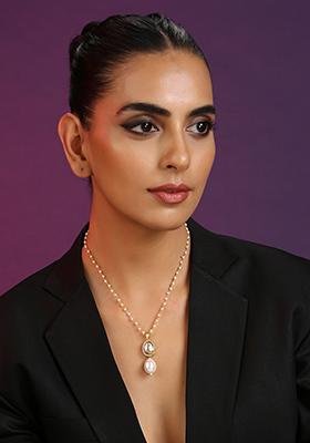 Gold Tone Kundan And Pearl Pendant Necklace