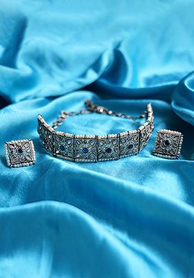 Silver Tone Synthetic Stone Necklace And Earrings Set